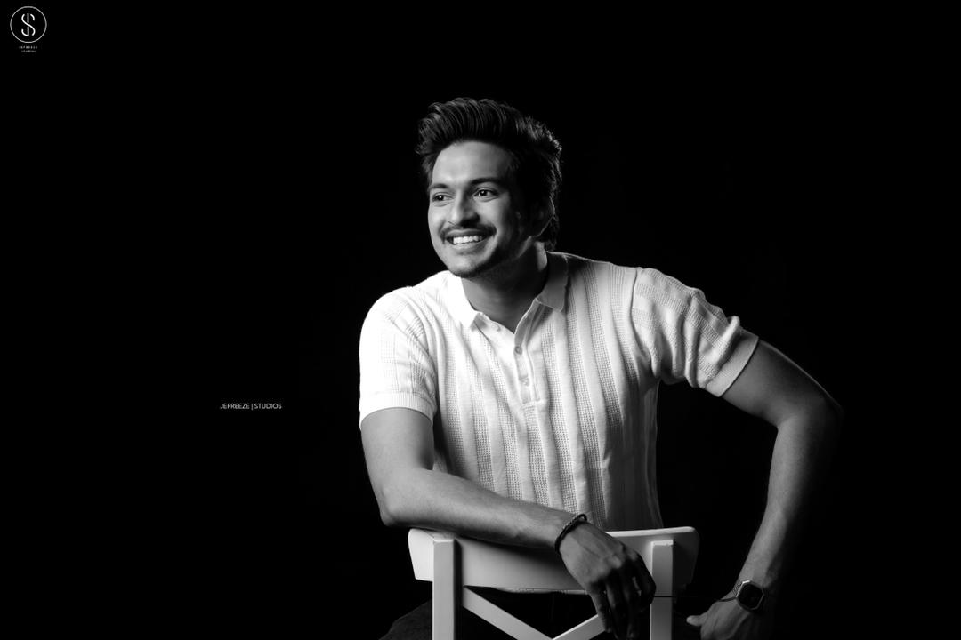 dhiwaravi's tweet photo. Impressive new photoshoot of #Mugen @themugenrao 👍

📸 @jefreezestudios 

@DoneChannel1 https://t.co/Tjo7rSM8gA #velan @MugenArmy @MugenSoldiers