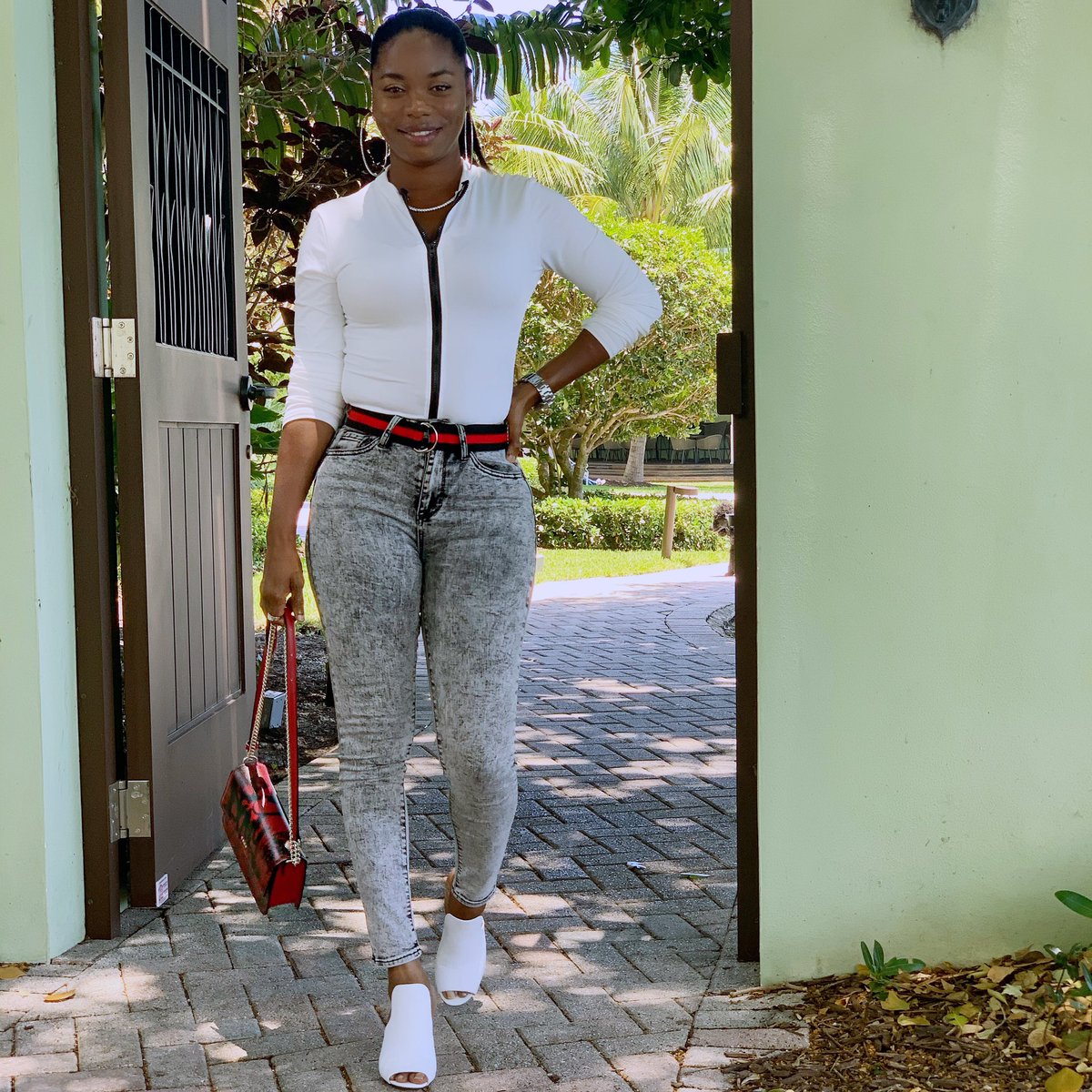 SUHVAY_'s tweet photo. It is a grand thing to rise in the world. 

The starting point of all achievement is desire.

Small people will always try to belittle your ambitions, stay away from them.
Without ambition one starts nothing. Without work one finishes nothing. 
#haveaniceday

#Suhvay #quote #love https://t.co/rdibmr462T