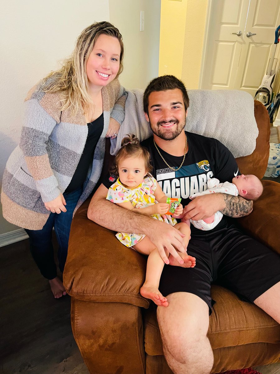 TesoriFamilyFdt's tweet photo. Buddy Basket deliveries are our favorite!! Welcome sweet baby Rosalie! #specialdelivery #buddybaskets #Celebrate321 #averyspeciallady https://t.co/rvOqx9exWX