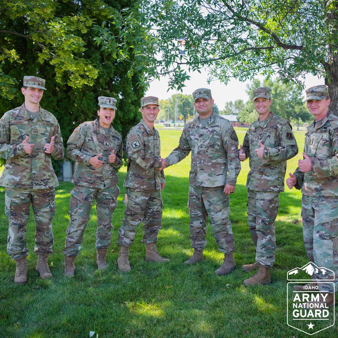 IDArmyNationalG's tweet photo. Today we celebrate #nationalbestfriendday with the @idahoairguardrecruiting team! If you wanna get your #topgun on.... #talktomegoose.... we can point you in the right direction!
@124fighterwing #weareguard #idaho #idahome #bff #bestfriends #livehere #workhere #servehere https://t.co/cdsPlTMSS7