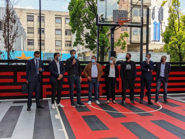 PierreRabadan's tweet photo. L’héritage des JOP 2024 pour la ville de @Paris se concrétise déjà avec l’inauguration de ce superbe terrain de @3x3Ffbb, réalisé par @Latlas_art, sur le TEP Vincent Auriol à @mairiedu13 en partenariat avec @GroupeBPCE, @Caisse_Epargne, @ffbasketball &amp; @Paris2024 🔝🖤❤️🔥🏀 https://t.co/397M6yt9TA