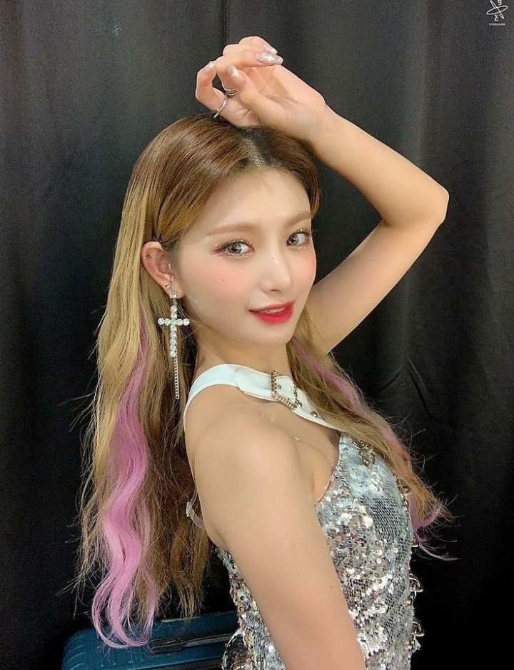 ⸙ ۪۫❁۪۪  P - for punten

Lyn Ganchar nih dari Jennie ke Yiren.
Temenan yuk-!! Dm aja yaa
Mutualan? Like/rt ajaa

#roleplayer #roleplayerindonesia #roleplayeraccount #roleplay #roleplayerindo