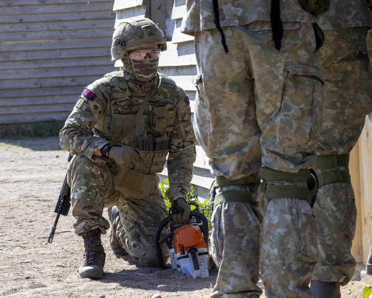 45CdoGp's tweet photo. As part of the RN forward presence, parts of the unit have been training and working alongside the #Lithuanian Griffin Brigade recently.

Today's subject is mechanical method of entry #CdoAdvantage 

#Lietuva #UKResponseGroup #WeAreNATO https://t.co/EhAyzyikFr