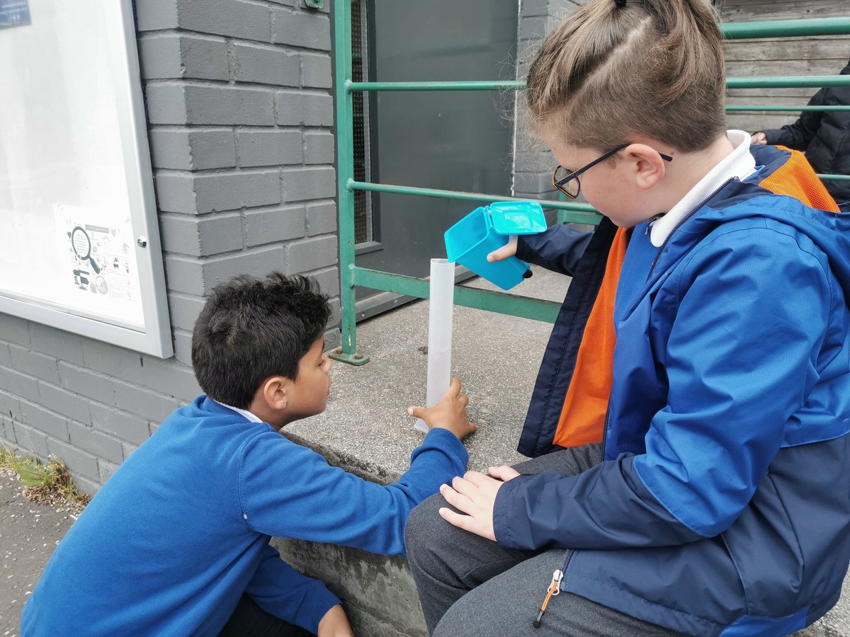 MrOChamberlain's tweet photo. P5 have been developing their skills measuring and reading volumes accurately. Many inspiring young scientists in this class! 🥼 @standrewsFCRC https://t.co/Acf4LWFgNa