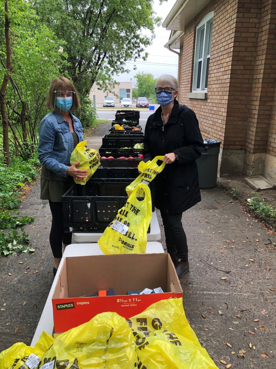 DMHS_Durham's tweet photo. Lakeridge Health's Durham Mental Health Services and Distress Centre Durham partner together to feed their clients in need. A special thanks to Loblaws for their wonderfully generous donations of nutritious food.

@LoblawsON @DurhamDistress https://t.co/lmCmV3eGzY