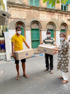 thebengalorg's tweet photo. We donated baby milk powder to #O2kuShawbar @RanaSarkar for #Cyclone help for the people of #Sundarbans. Sincere gratitude to @ManishaRampuria for her help.
#kolkata #Raahat @FoundationPK https://t.co/cBbjLMHRsP