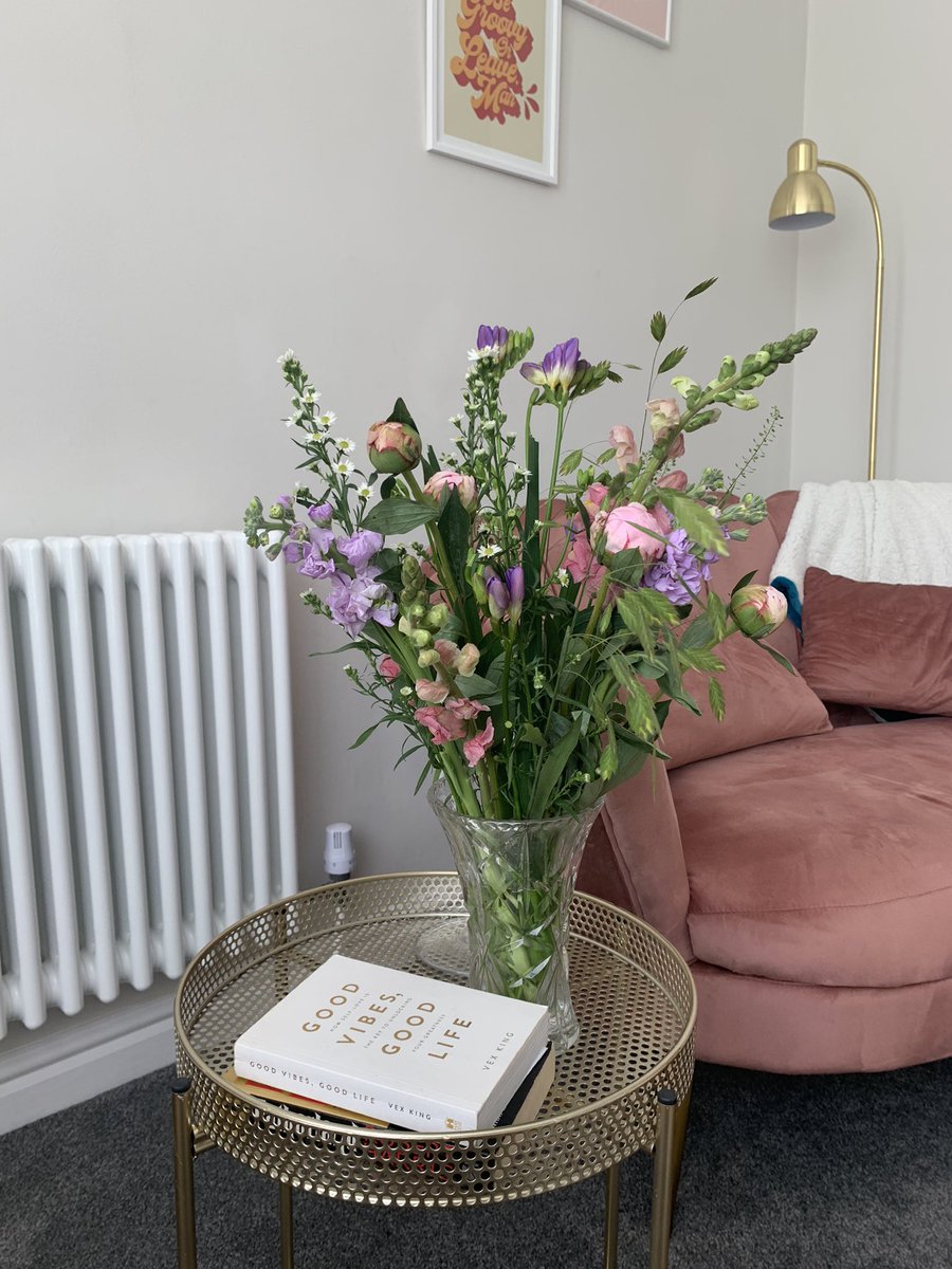 Gabby_AustenB's tweet photo. @megstrahle THANK YOU so much for the beautiful flowers!
You made it happen, I just pointed you in the right direction.
Good Luck at the @TheBulbLdn You’ll be amazing 🤩
#SupportYourSisters https://t.co/m7umPXaWyh