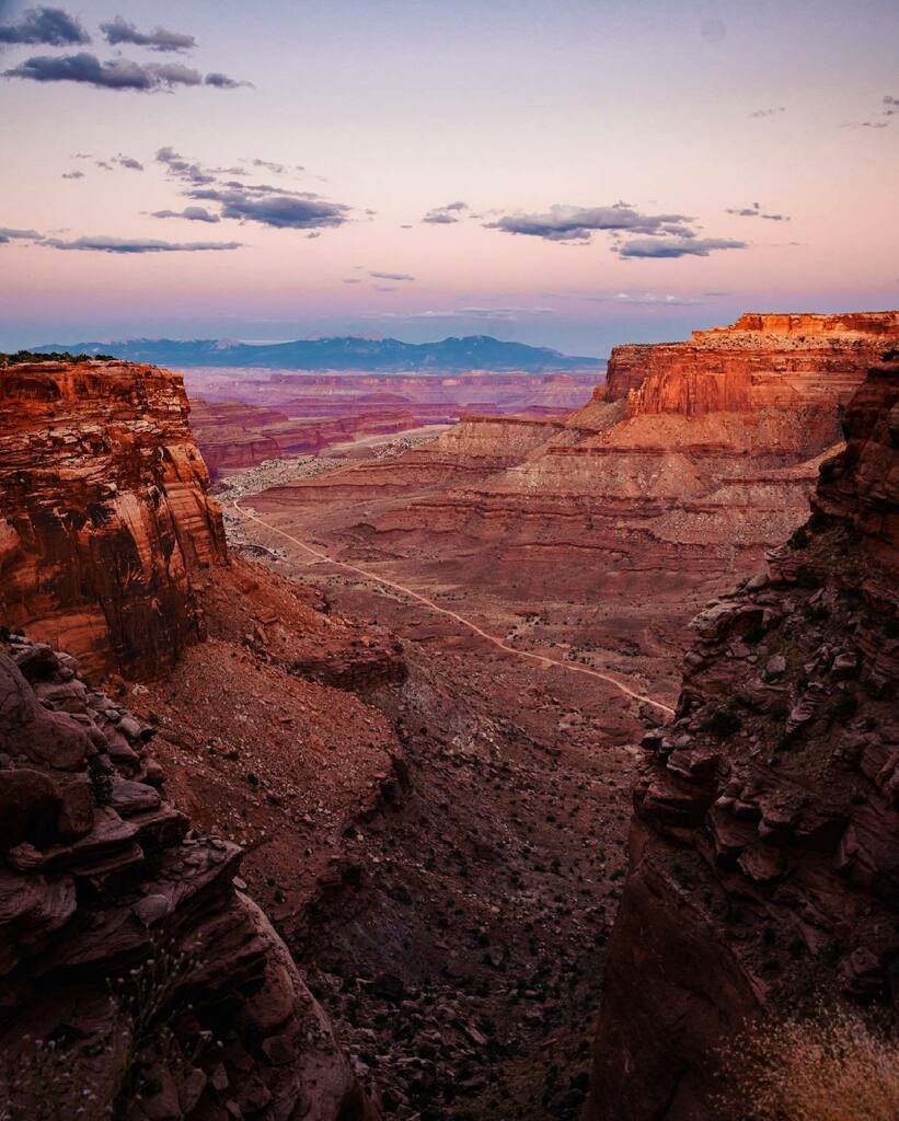 LanceLowrie's tweet photo. Canyonlands National Park
-
September 2019
-
Utah, USA
-
@sonyalpha @zeisscameralenses  @canyonlandsnps  @nationalparkservice 
-
#lxll #utah #utahnationalpark #canyonlands #canyonlandsnationalpark #canyon #sunset #purple #red #orange #america
#Nationalpa… https://t.co/6kimesypqk https://t.co/JNZWTlfxHt