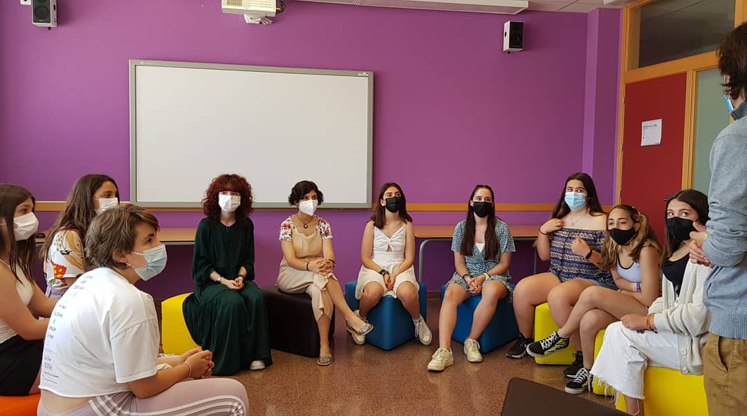 IESCLARACR's tweet image. Asamblea Feminista 
Orgullosos de vuestro esfuerzo y dedicación 
Hoy hemos inaugurado vuestra magnífica exposición y el próximo lunes os veremos en @aragontv 
Seguimos en movimiento 💪🏻
#claramentefeministas
#pieeclaracampoamor 
@RedEvolucionAr