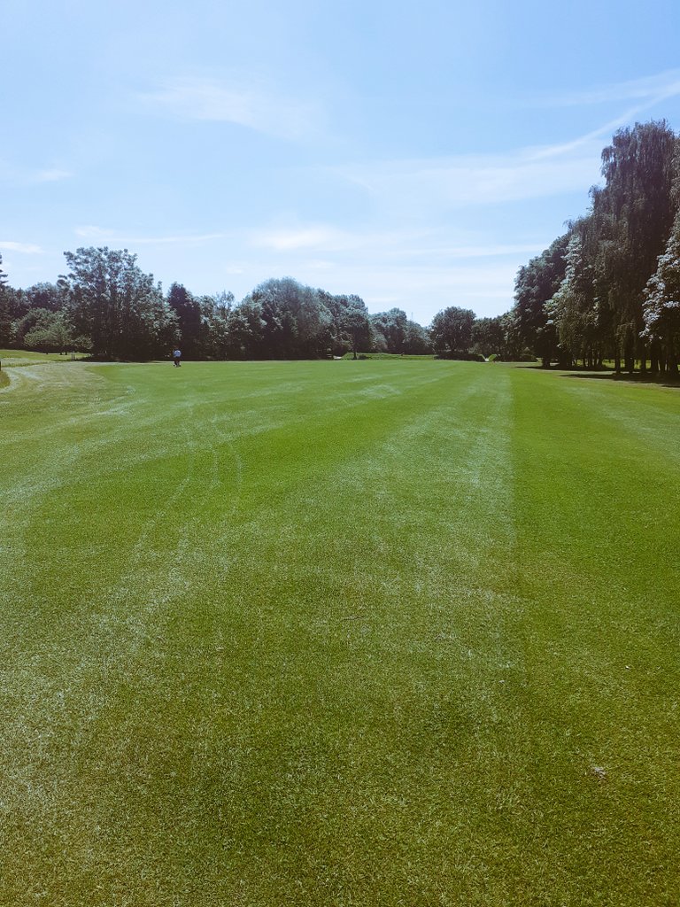 Fairways and approaches being shaped up today. Greens cut this morning, pins changed and hot spots on greens watered with drencher pellet and hose. Rough continued and a bit of strimmer work too!⛳