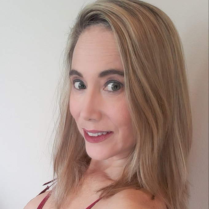 #NewProfilePic https://t.co/v3DyLaAcSI<a href="/tag/newprofilepic"class="tags">#NewProfilePic</a>