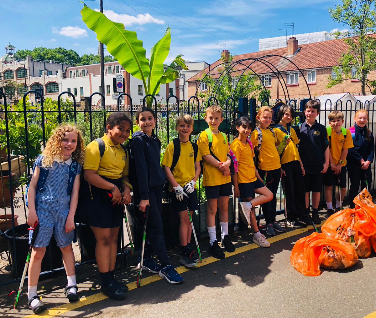 Our KS2 Eco Reps have been out and about in Chiswick today collecting litter. Thank you <a href="/HounslowHways/">Hounslow Highways</a> for all the equipment. #LoveWhereYouLive #GBSpringClean
