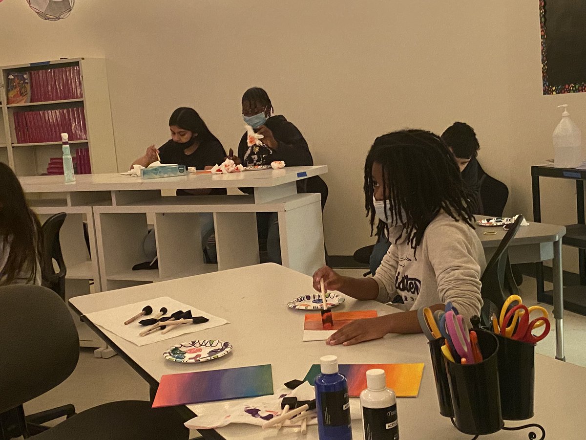 AshMc28's tweet photo. CMS Summer Enrichment Crafting 101! Today, we’re painting canvases and customizing them with vinyl! @CrandallMiddle #SummerSchool #HavingFun #CraftItUp https://t.co/J48Q8rHpUX