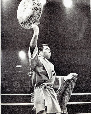 マキ ゆっくり格闘家解説 俺はロベルト デュランと 戦った男だ By ガッツ石松 世界王者となり 引退後はタレント 俳優として活躍するガッツ石松 世界各地に赴く機会も得たが お前は何者だ と尋ねられる事も多かったそうです 上記の回答で