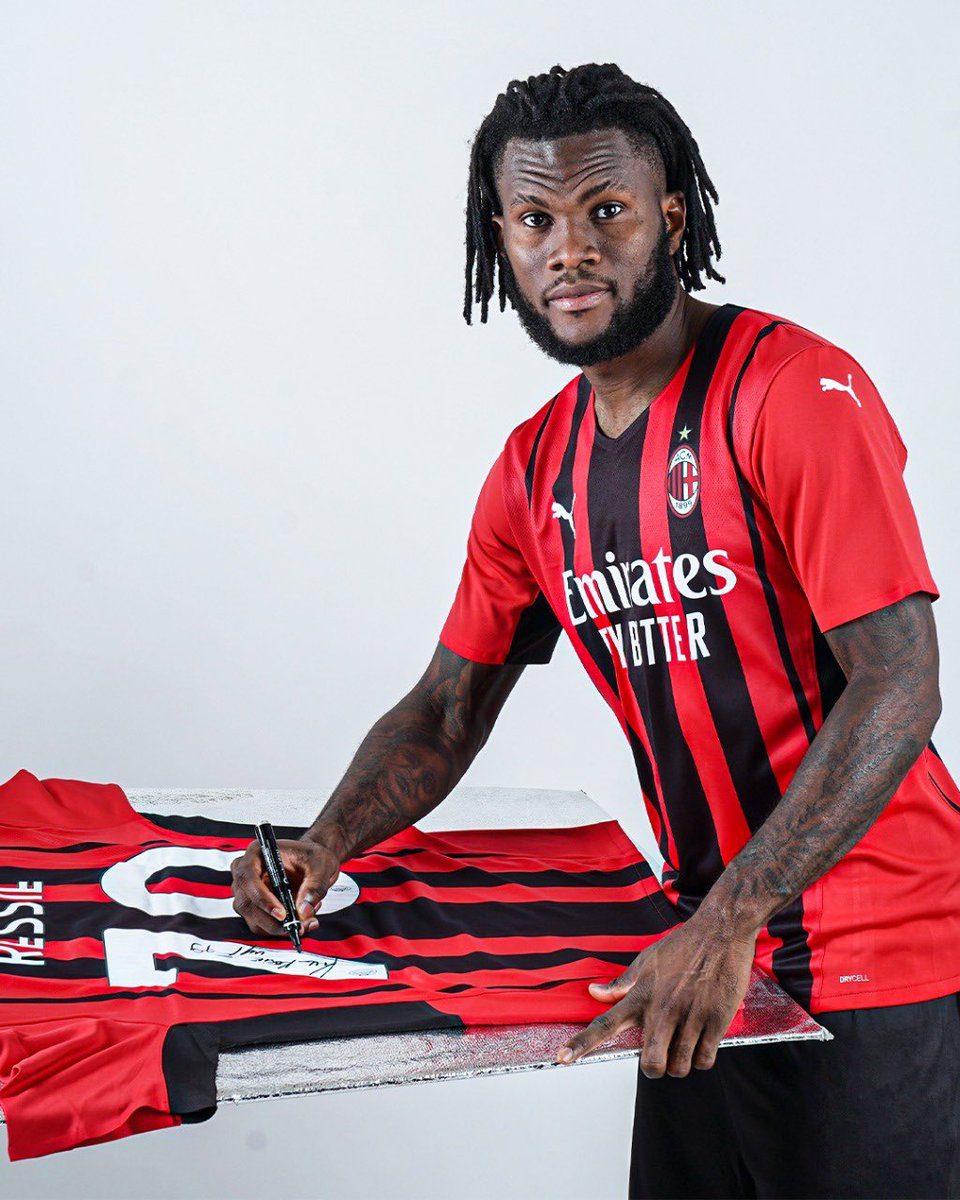 🚨 GIVE AWAY 🚨⁣⁣ ⁣⁣ ✍️ WIN the new @acmilan kit signed by Franck Kessié! 👕⁣ ⁣ All you have to do:⁣⁣ • Follow @433 & @acmilan • Retweet this tweet ⁣⁣ Winner will be announced June 15. ⁣⁣ Good luck! 🙏