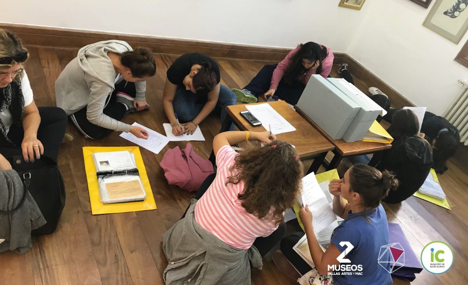 MuseosdeBahia's tweet photo. La experiencia #TrasBambalinasMW les permitió a los estudiantes descubrir el trabajo que se realiza en los museos, apreciar el esfuerzo y conocimiento de los trabajadores y aprender los procesos de organización de una muestra. Por ejemplo, el fichaje de obras y artistas.
🧑‍🎨👩‍🎨 📝 https://t.co/rq8XkEkU9O