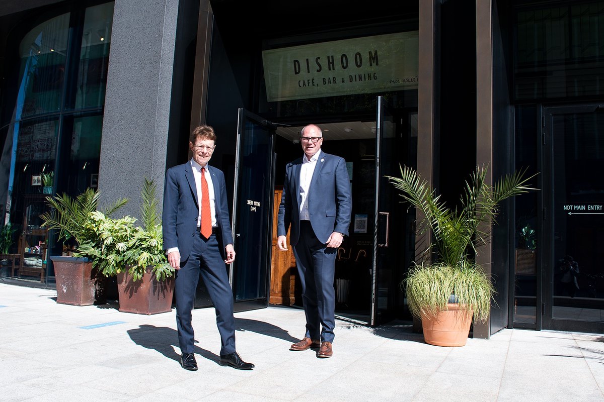 MayorWestMids's tweet photo. It was fantastic to be out in #Birmingham today with @MattHammond001 from @PwC_Midlands visiting @Dishoom 👍
The West Midlands is open for business, safely, and there's some incredible venues to visit ✅
#CheersToHospitality #WMOpen4Biz https://t.co/vUhImiMdad
