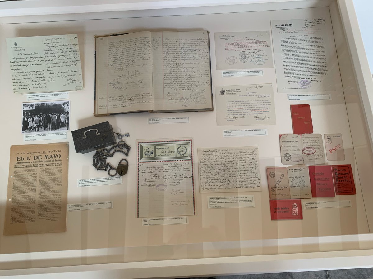 archivoFPI's tweet image. 🖼️Hoy, Día Internacional de los Archivos, os enseñamos la pequeña muestra que hemos preparado junto con nuestros compañeros del Archivo del Movimiento Obrero.

🎨Aquí nuestras vitrinas:

#IAD2021 #IAW2021 #EmpoderarLosArchivos