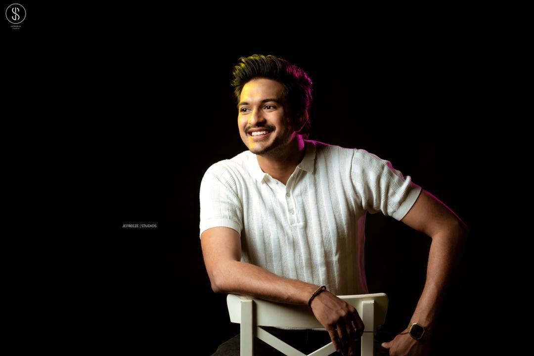 ChennaiTimesTOI's tweet photo. Actor and musician @themugenrao looks dapper in this photoshoot. #mugenrao #MUGEN https://t.co/aI1xOnPrB0