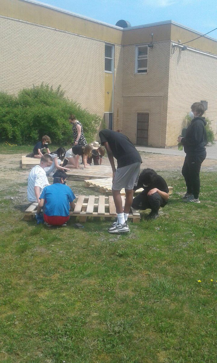 Ms_Robertson_PE tweet picture
