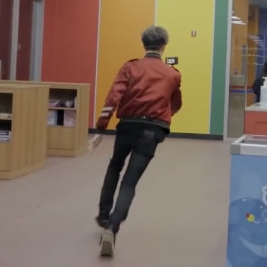 JenoFess's tweet image. lari sambil miring cek -jn