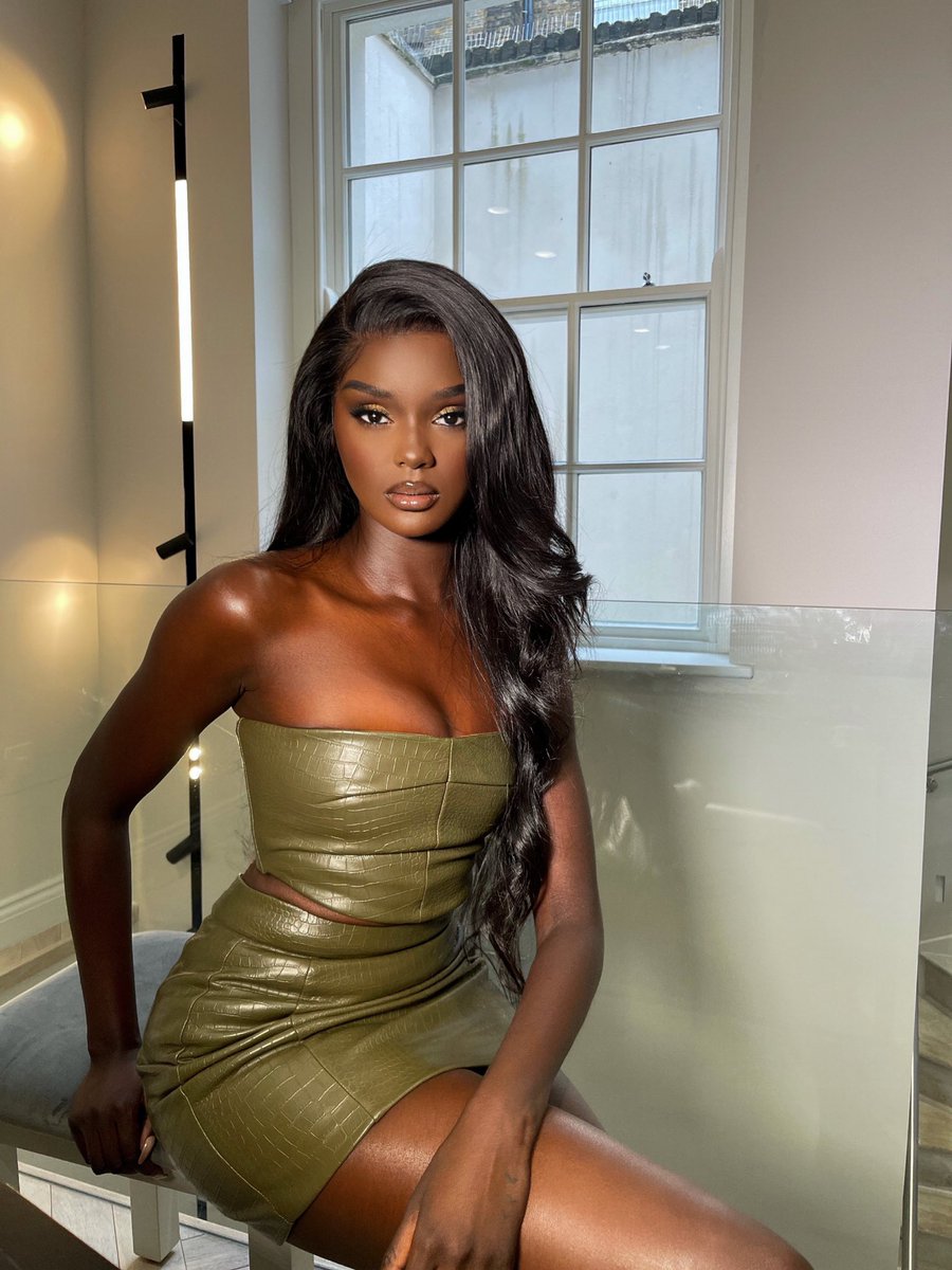 Ladies and gentlemen, another dime from South Sudan, supermodel Duckie Thot.