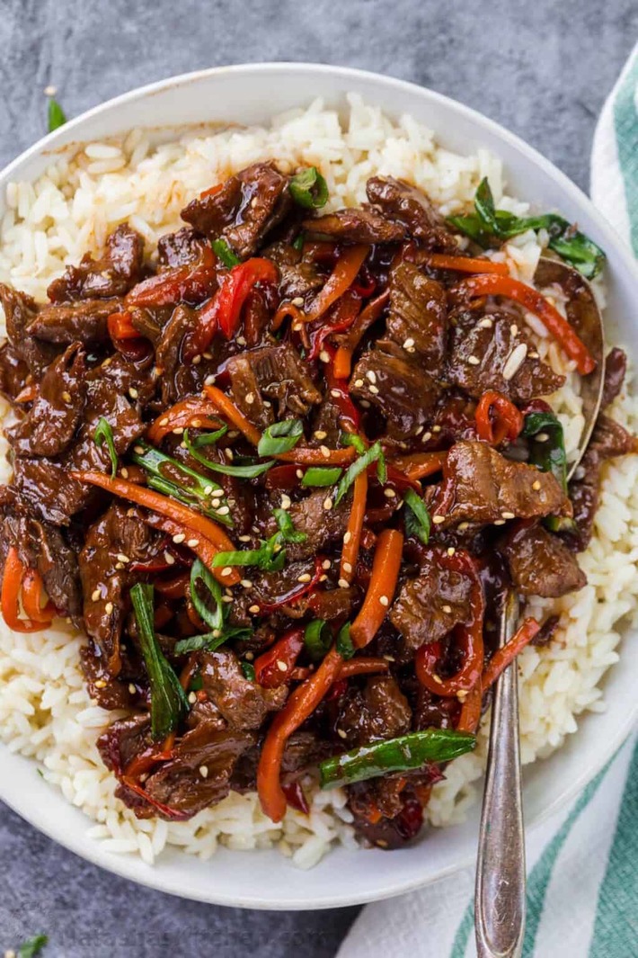 The_Chef_Exp's tweet photo. Mongolian Beef (Easy, 30-Minute Recipe) - Tag a Fellow Meat Lover! Recipe in Bio!
#cookingwithkids #cookstagram #cookiecake #cookieartist #cookingisfun #cookiesncream #cooklife #cookier #cookingtips #cookmagazine #cookingmama #cookiestagram #cookiegram #cookbooks https://t.co/6brYrM2JdX