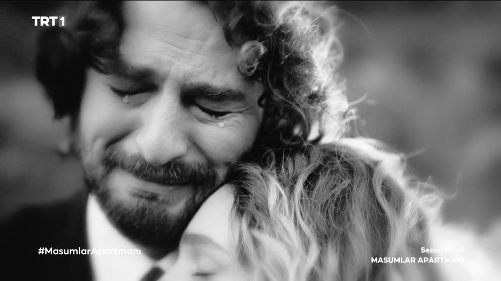 visnebahce's tweet photo. "Bir istiridyenin kıymetli incisini
sakladığı gibi saklarım seni..."🎶

#MasumlarApartmanı 💔 https://t.co/1qCMF87lZf