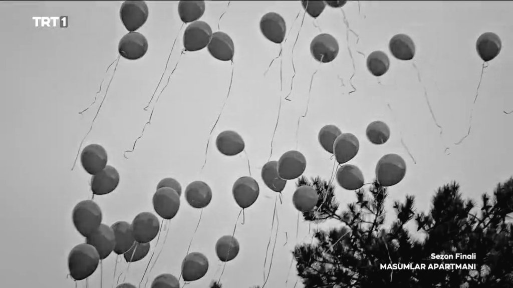 visnebahce's tweet photo. "Bir istiridyenin kıymetli incisini
sakladığı gibi saklarım seni..."🎶

#MasumlarApartmanı 💔 https://t.co/1qCMF87lZf