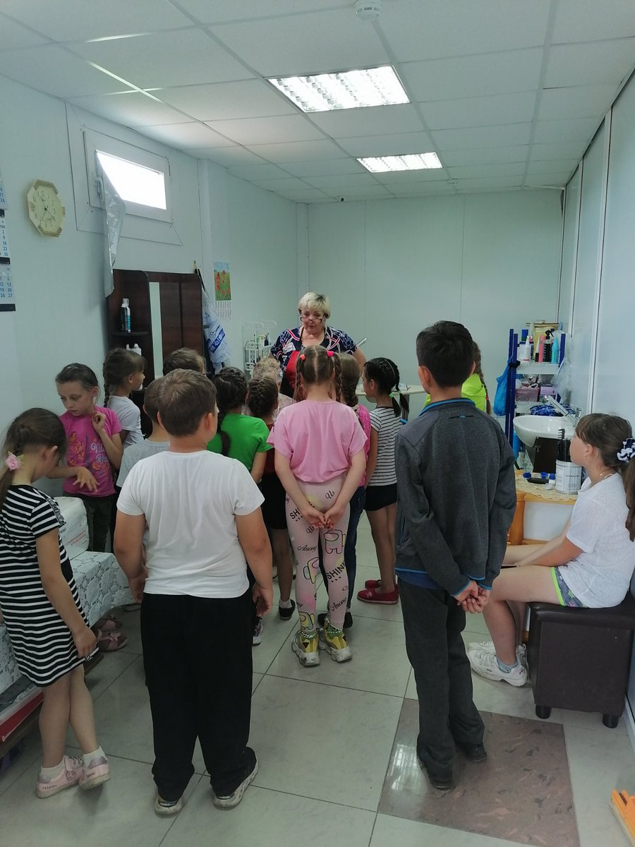 xAfkvYQ1cOlTC8N's tweet photo. 08.06.21г. ЛДП "Муравейник-территория профориентации" знакомится с профессией "Парикмахер-стилист". Занятие и мастер-класс проводит парикмахер Клочкова Л. А. Спасибо, Любовь Александровна,  нам очень понравилось. https://t.co/QIHnoQU9Uh