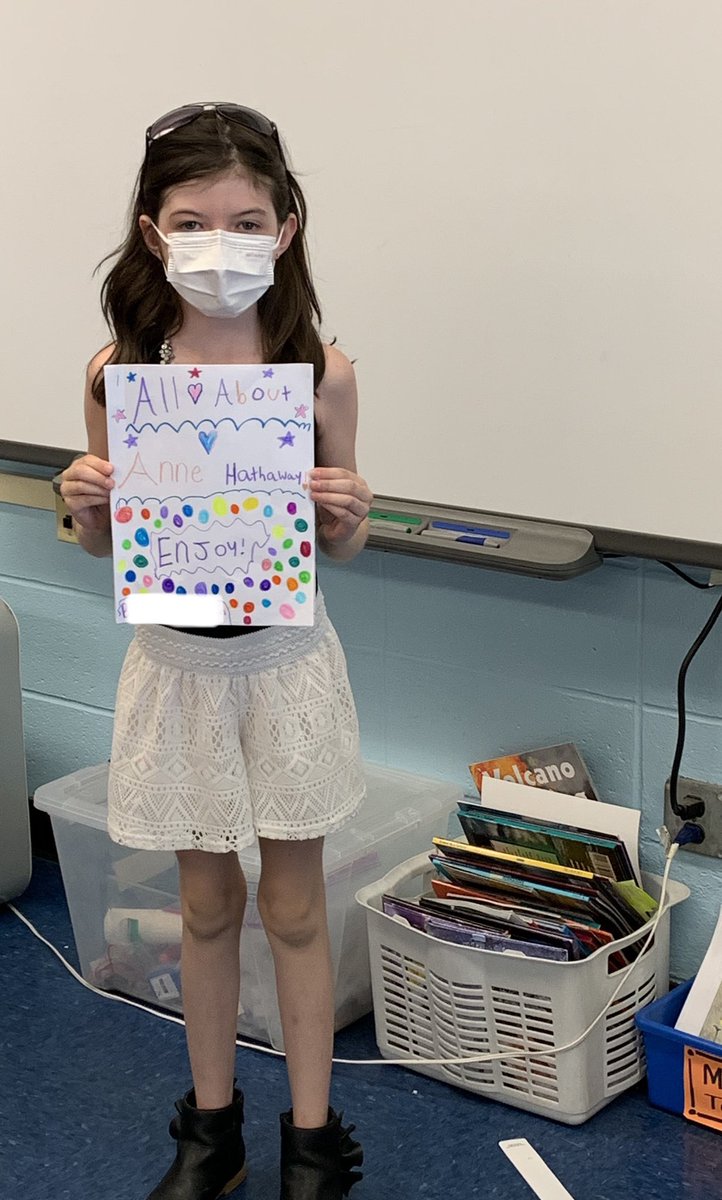 LaurenKeegan16's tweet photo. We had some famous people visit Room 27 today! We celebrated the end of our Biography Unit by dressing up. What an exciting writing celebration! 📝 @OceansideSch2 @weld0505 @ErinMarieMarone https://t.co/saHCFkeu9c