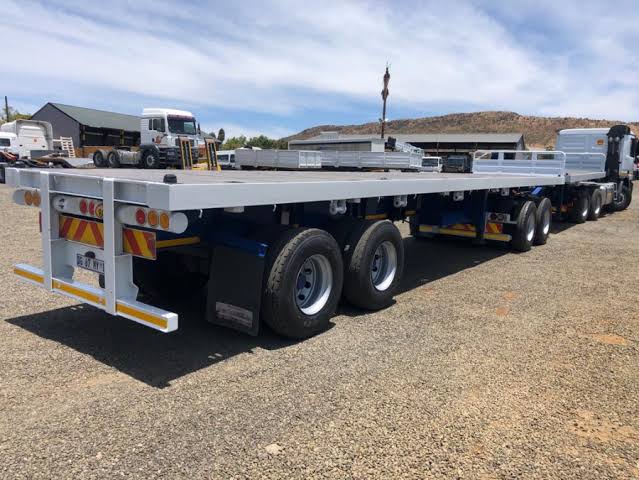 Dalasile_Trans's tweet photo. We have the experience, the resources, the technology and the expertise to transport your cargo safely across the country and beyond into sub-Saharan Africa.

Get in touch to discuss your business transport requirements:

Email: info@dalasiletransportgroup.co.za
Call:072 777 9467 https://t.co/zRKm0ERu02