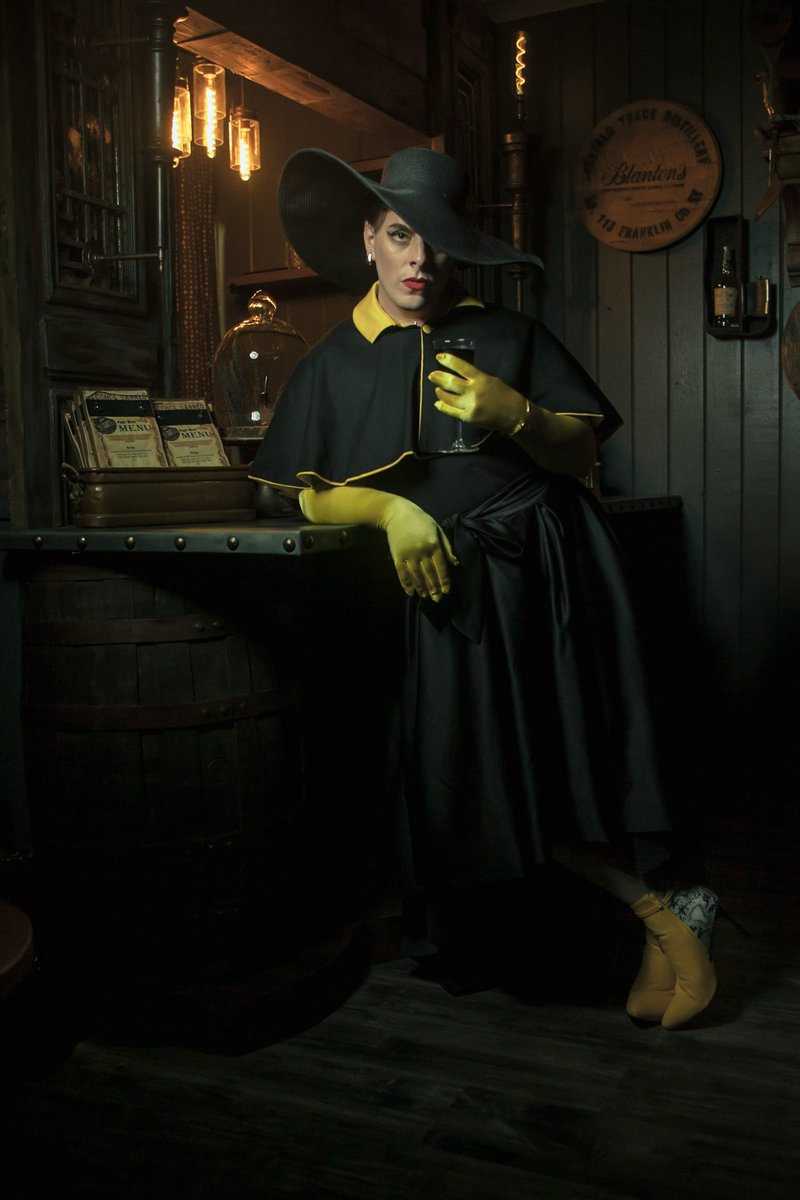 ThomasSanders's tweet image. Janus' Skirt Look 💛🐍 (📷: @aswilde1; 💄: @quildarling)