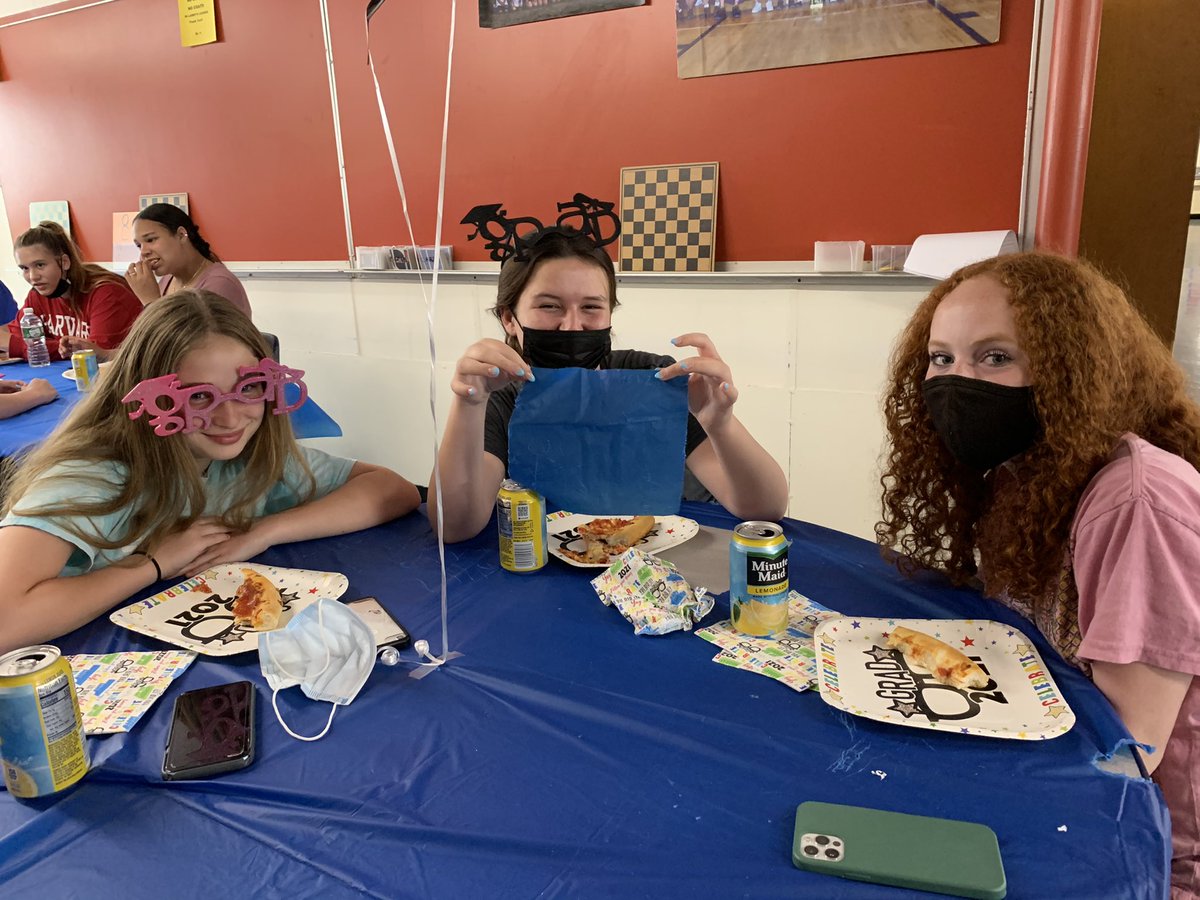 GWCRS's tweet photo. Grade 8 lunch #classof2021 https://t.co/e89SkwRCx1