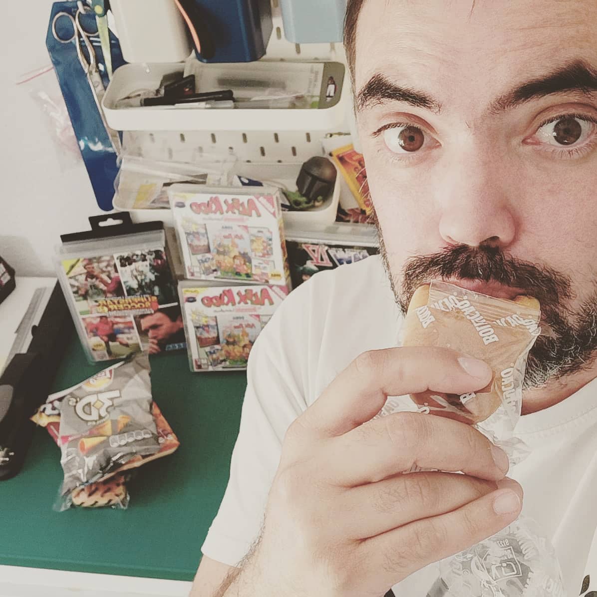 Malaka27Old's tweet photo. Seguimos en taller, no salimos ni a merendar... Todo nuestro deseo es que nuestros clientes queden Satisfechos!!
#malakacustomdesigns #clementesrevenge #alexkidd #bareknucle #megadrive #losmatujuegos #theperfectrepro https://t.co/prBIjJXBYj