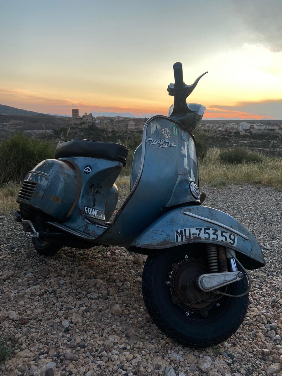 VespaliaMurcia's tweet photo. Atardecer en #Vespa. Fotos y máquina de @Photofraggle https://t.co/YmKUcY7YXk