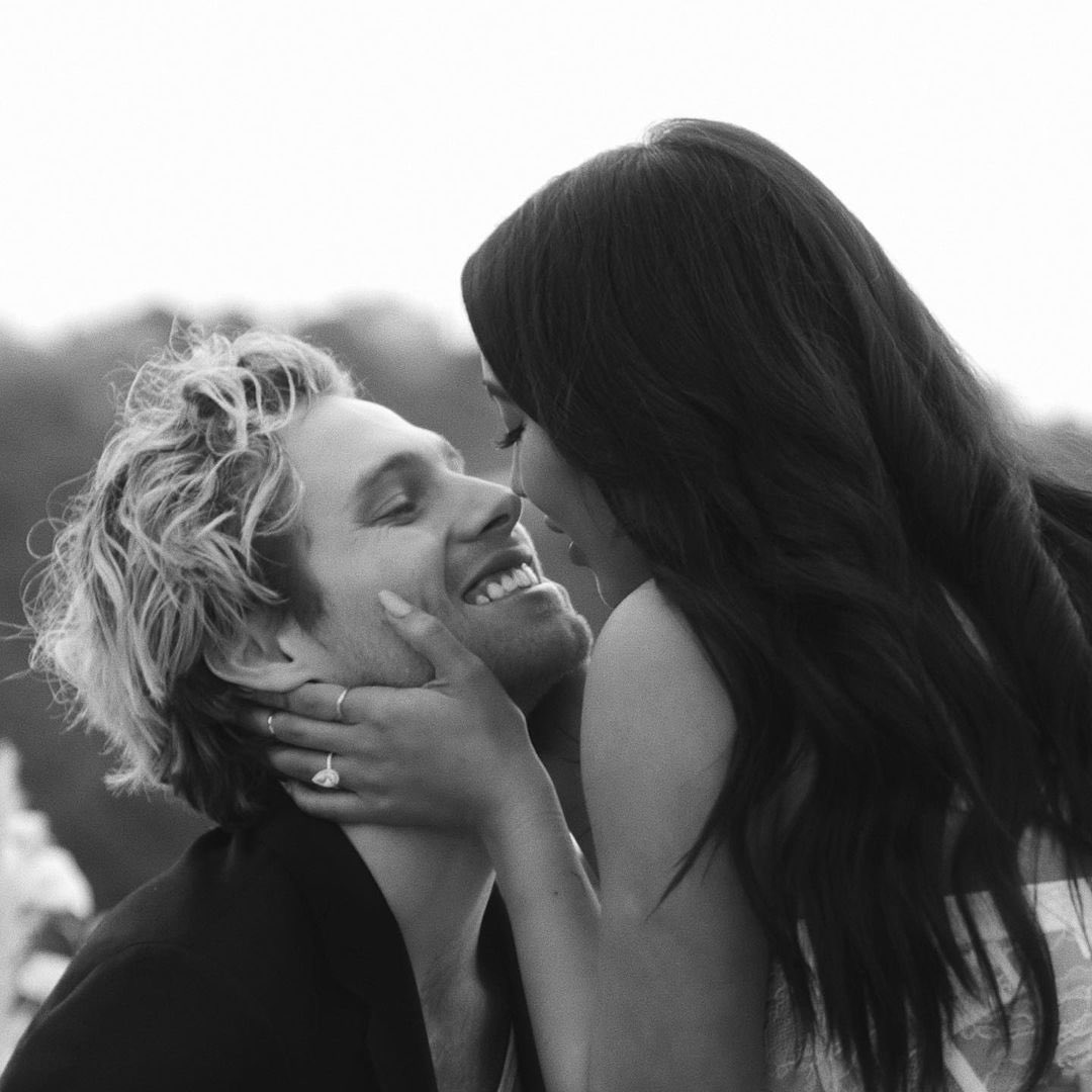 5SOSDigest's tweet photo. Luke on IG!

“With shaking hands but a full heart I proposed to my best friend earlier this year.
I love you Thao and I can’t imagine my life without you ❤️ @sierradeaton”

Congrats @Luke5SOS and Sierra on the engagement! https://t.co/xuTT0mW97X