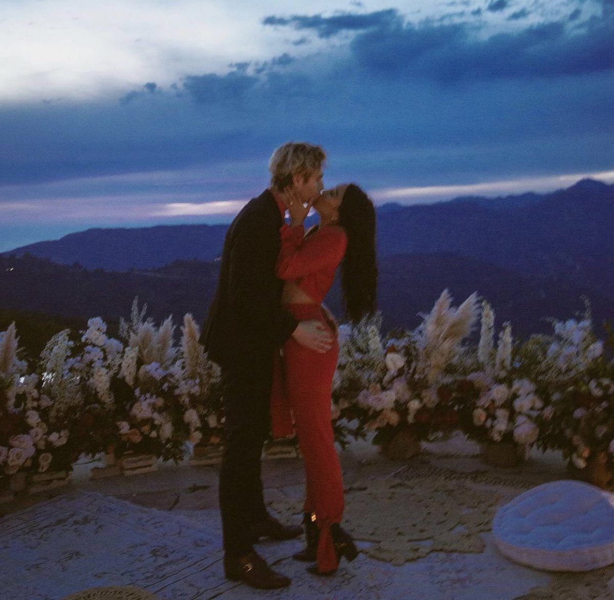 wywalrh's tweet photo. I came online for the occasion 🥺 https://t.co/lIonmXn1Yp
