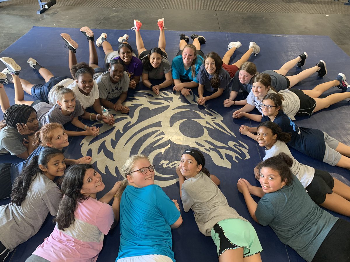 Craig_girls_ath's tweet photo. Shout out to these girls for surviving our 1st day of Summer Conditioning! #StrongerFasterTogether #Discipline #Consistency https://t.co/nlt2bmW4x5