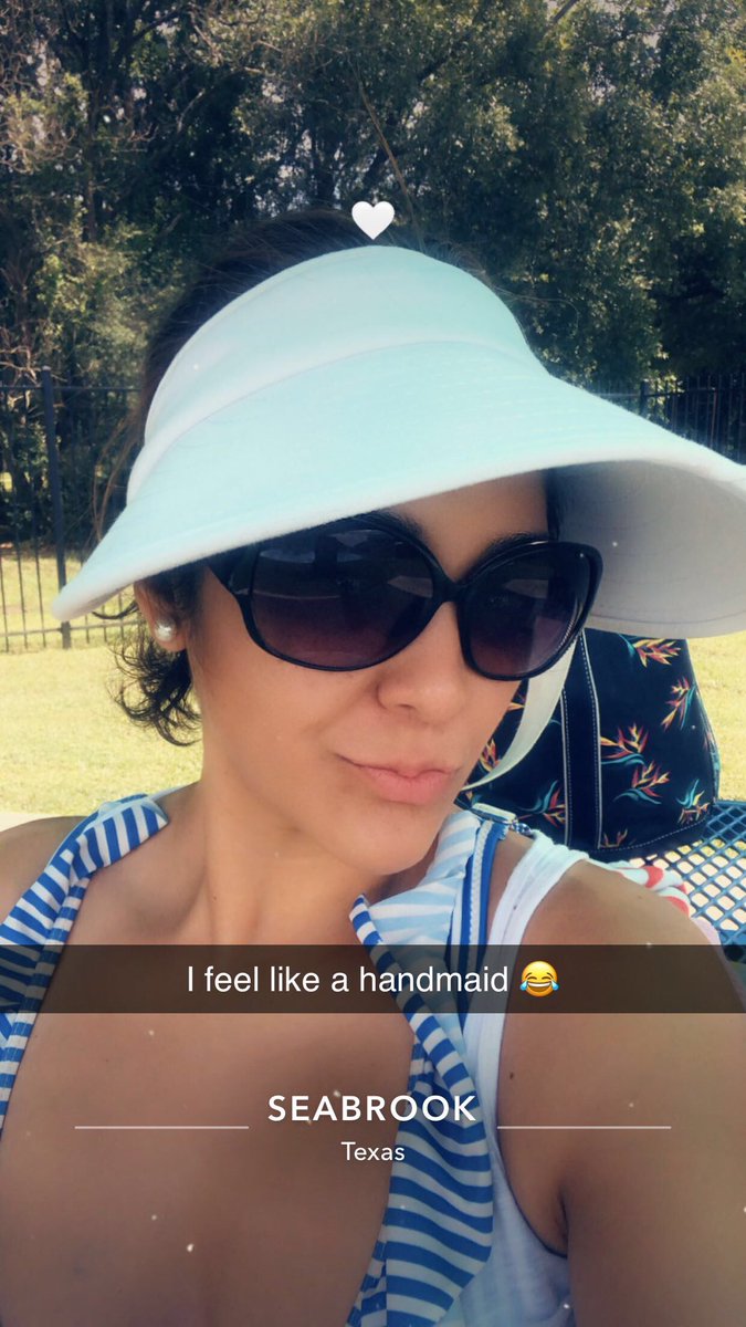 A_Star87's tweet photo. #HandmaidsTale  🤣🤣🤣 https://t.co/7y1T4L8LHq