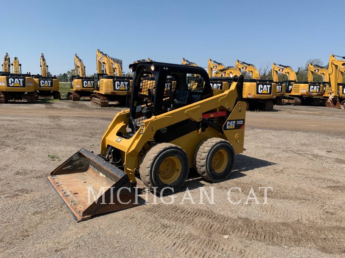 rockanddirt's tweet photo. 🚧🚜 Since 1944 @MichiganCAT44 has been servicing, renting & selling construction equipment such as scrapers, #graders, #dozers, #excavators, backhoes & more. Visit ➡ https://t.co/MJumgOvWim or give them a call 📞 at (866) 895-7480 ext 1500. #HeavyEquipment #MichiganCAT https://t.co/j8N6z6u3XN