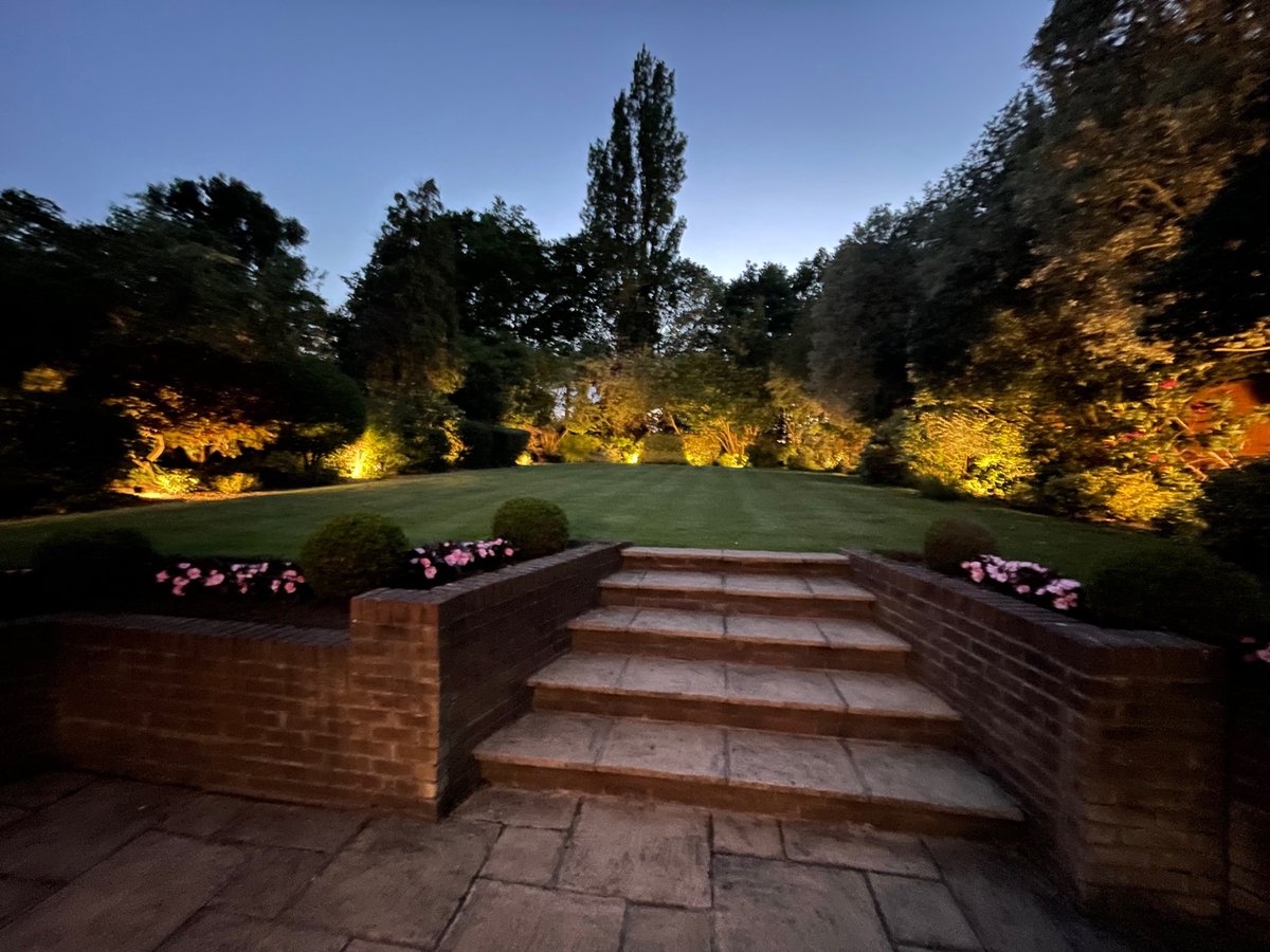 smartplc's tweet image. What a fantastic job our guys have done on our clients garden lighting!

Ready for the sun☀️

#electrical #lighting #summerready #gardenlighting #bbq #thesmartway