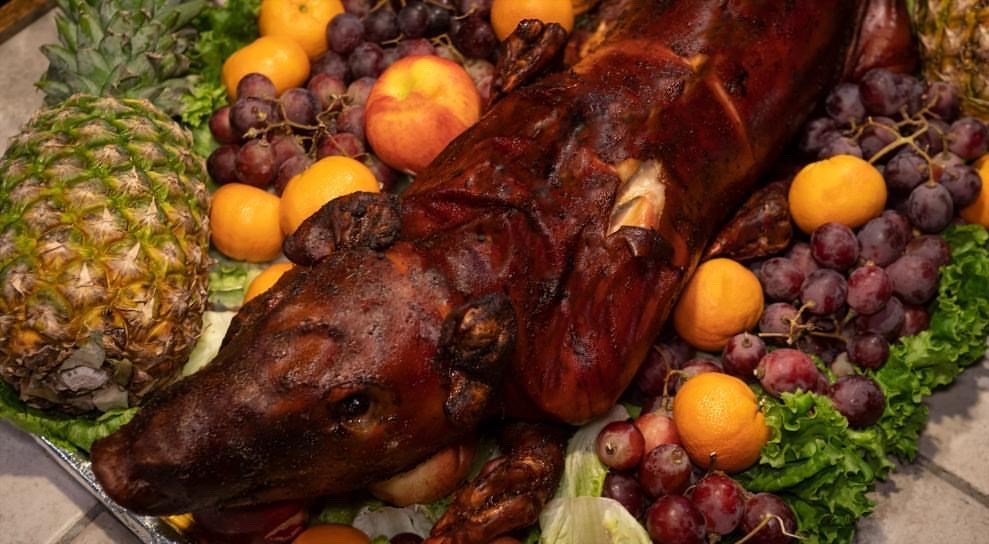 gradysbarbecue's tweet image. Tender, tasty and enough to feed to whole group!🐷 Check out our Whole Pig BBQ and more from our catering menu!
(📷: @210culturesa)