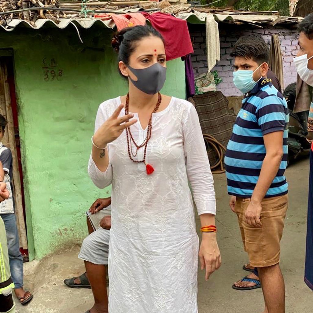 ROUBLENAGI's tweet photo. With my super team today getting ready for Ration Distribution Drive, Mumbai,Haryana & Delhi.Let’s pledge no one sleeps hungry in our reach 🙏🏻
#lifeofservice #RNAFfoodinitiative #teamwork #RationDistributionDrive #slum #help #lesspriviledge #ourpeople #indiafightscoronavirus https://t.co/DwRJYqkyG8