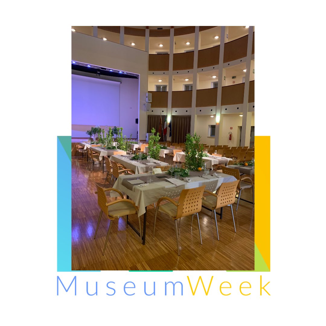 #DietroLeQuinteMW di una bella serata nel teatro Aldo Rossi che sta nell’edificio del museo. Tutto pronto per una cena all’insegna dell’arte, dell’archeologia e della bellezza #MuseumWeek2021