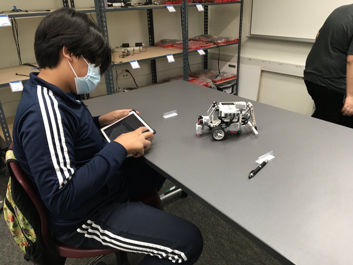 KJtheteach's tweet image. Summer enrichment day 2. Finishing our @LegoEv3Robots builds and beginning to program. #NLMUSD @LosAlisosMS @TmaganaLAM @LosAlisos_AP #kjzkidz #ev3robotics