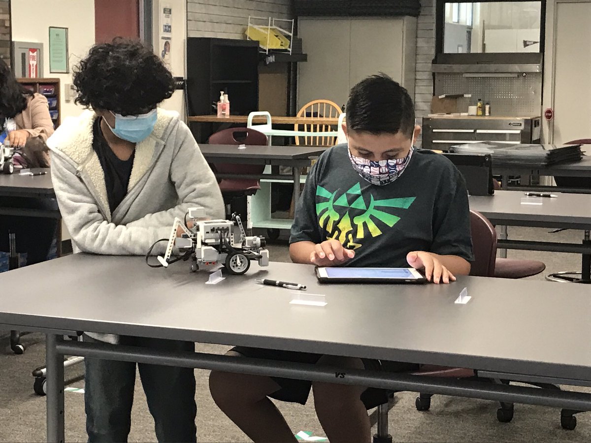 KJtheteach's tweet image. Summer enrichment day 2. Finishing our @LegoEv3Robots builds and beginning to program. #NLMUSD @LosAlisosMS @TmaganaLAM @LosAlisos_AP #kjzkidz #ev3robotics
