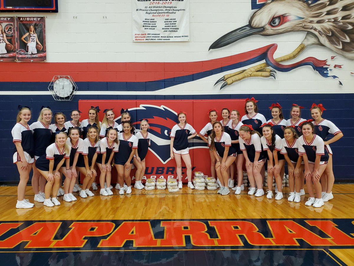 AHS_Cheer1's tweet photo. AHS and AMS Cheer Camp enjoying lunch from @NancyCatesTX during cheer camp preparing for the 2021-2022 season. #gochaps  #supportlocal #onecommunity https://t.co/5ivxxaHBvN