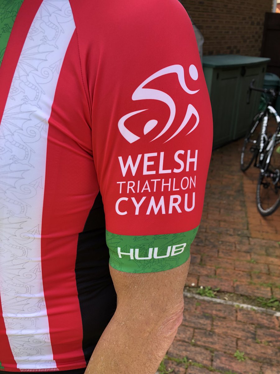 First outing for our <a href="/HUUBDesign/">HUUB Design</a> jerseys @WelshTriathlon raising well needed funds for <a href="/DementiaUK/">Dementia UK</a> #TeamCycle100miles visit my justgiving.com/fundraising/Ro… <a href="/tricoachwales/">Tri Coaching Wales</a>