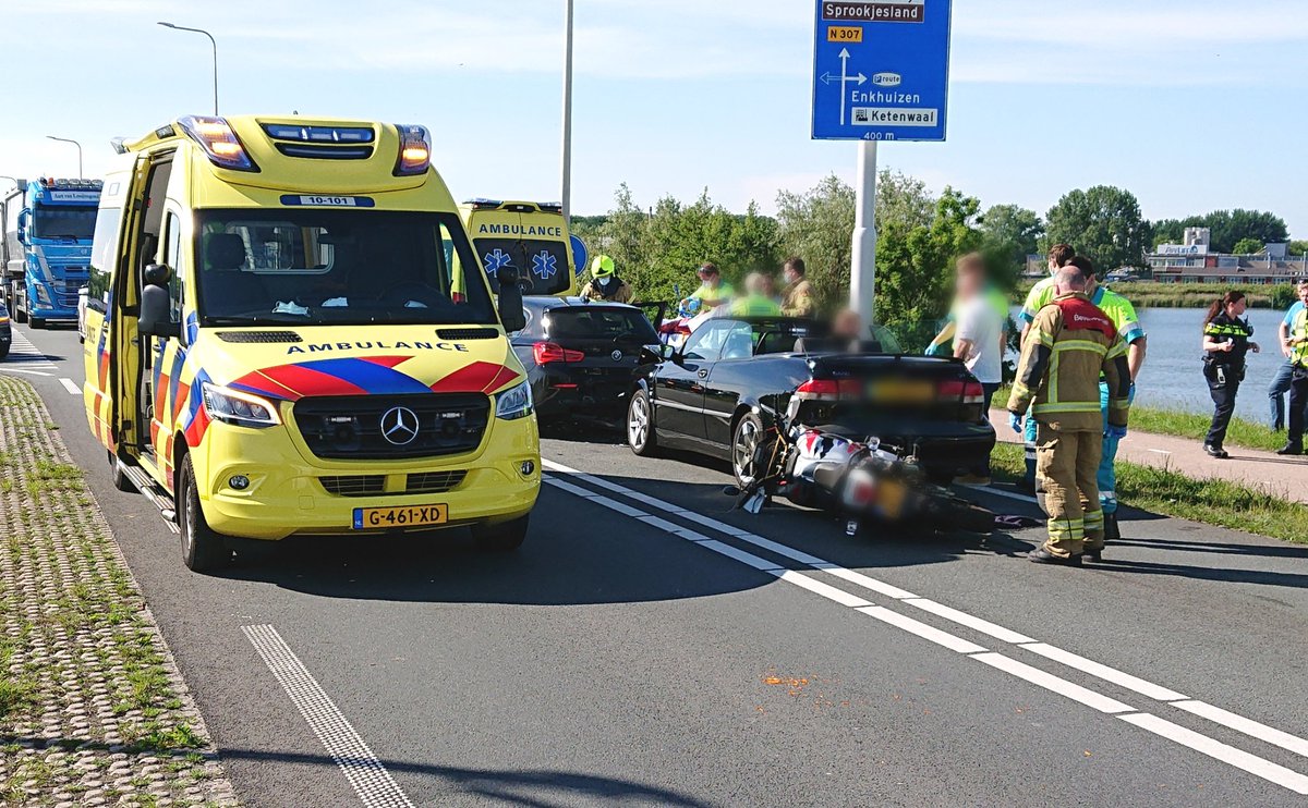 Eind van de middag tp geweest bij een behoorlijk verkeersongeval op de Dijk N307 Enkhuizen-Lelystad.